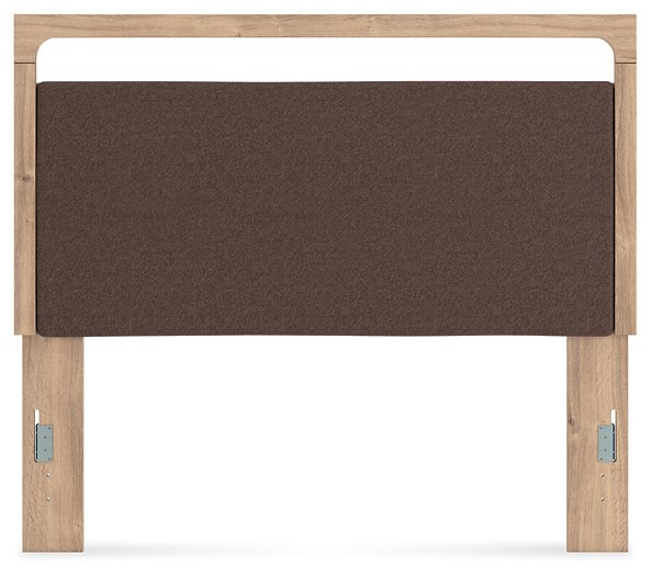 Kinlanni Upholstered Bed