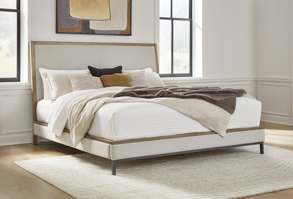 Tomtyn California King Upholstered Bed