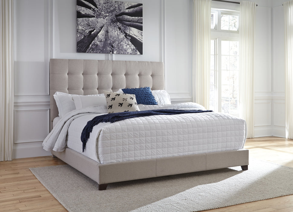 Dolante  Upholstered Bed