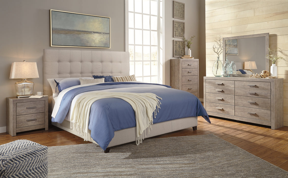 Dolante  Upholstered Bed